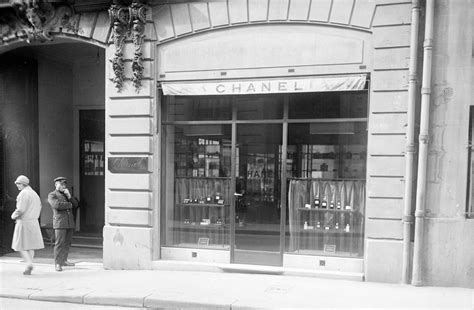 31 RUE CAMBON LA STORIA DIETRO 